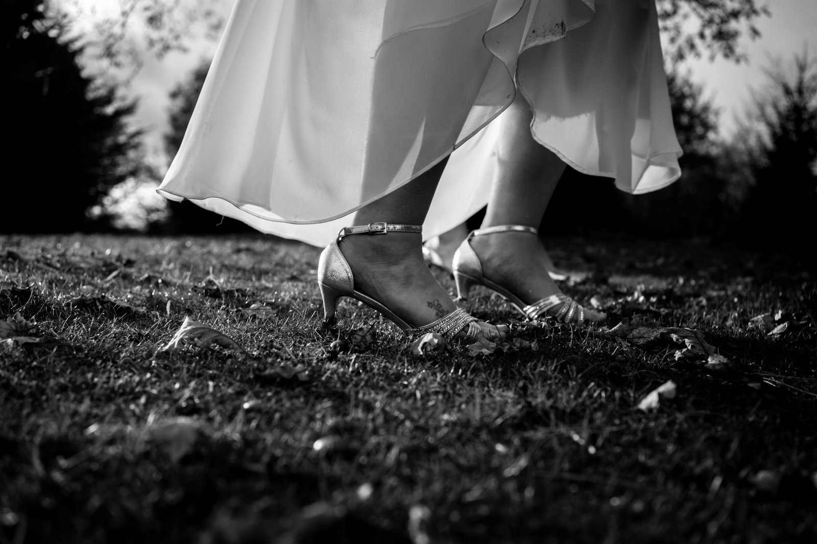 NR907650 Broadoaks Country House Hotel Brides shoes on the grass