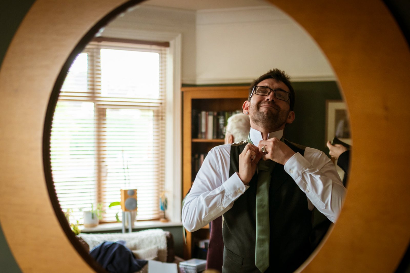 Le Gothique Wedding groom prep tie