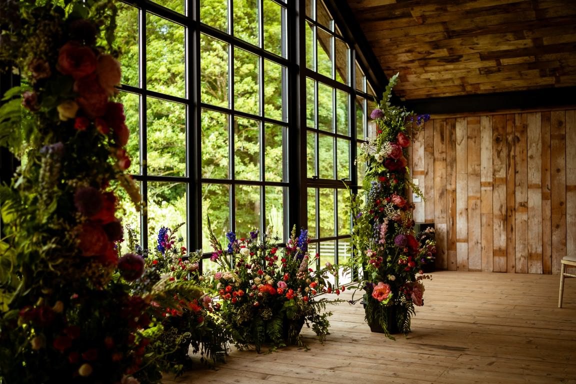 NRB03330 Hidden River Barn Photo and Video window flowers
