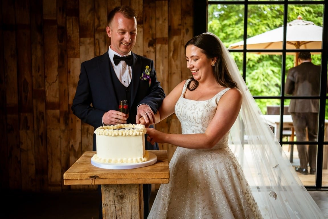 NRB04591 Hidden River Barn Photo and Video cake cut